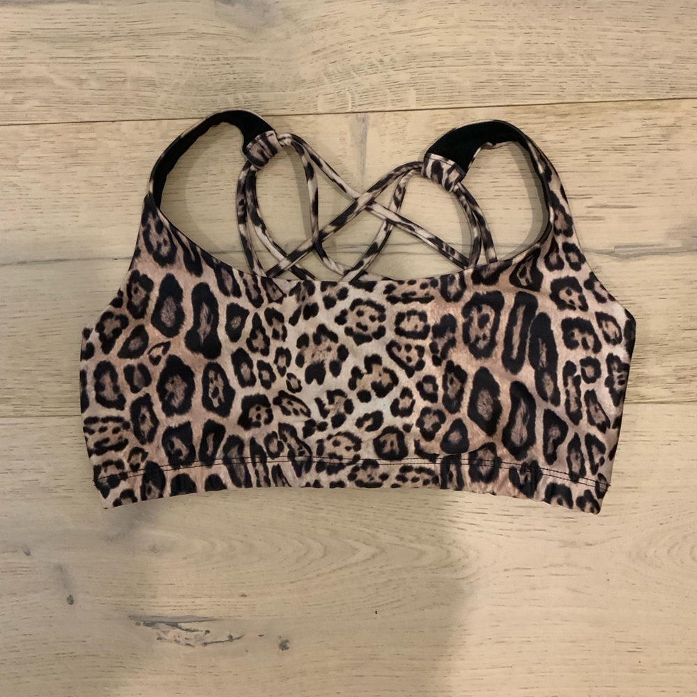 Onzie leopard sports bra size small